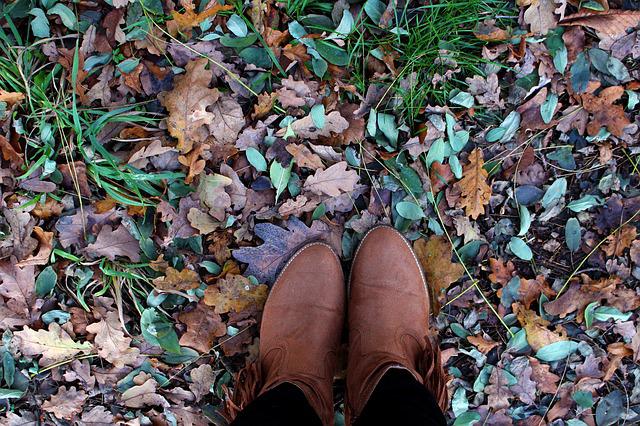 boty v listí