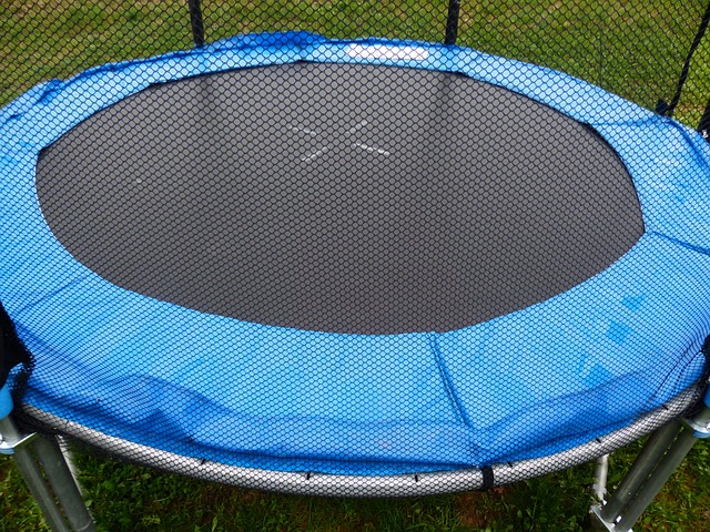běžná trampolina